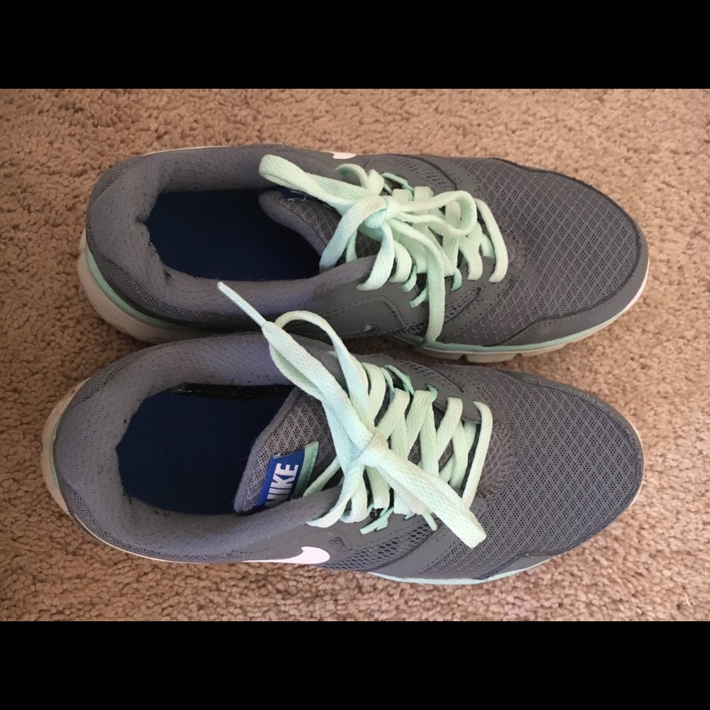 Nike tennis shoes